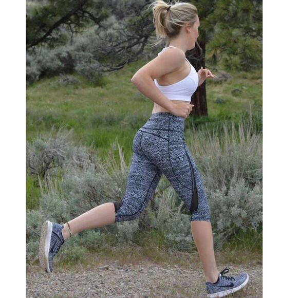 Lululemon Pace Perfect Crop in Air Time White Black / Black Size 8 - Picture 1 of 13